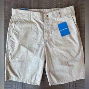 Columbia Tan Washed Outt™ Flat Front Chino Short Men’s Size 32 (NWT)